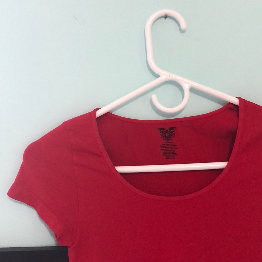 Stretchy sugar lip material red T-shirt
